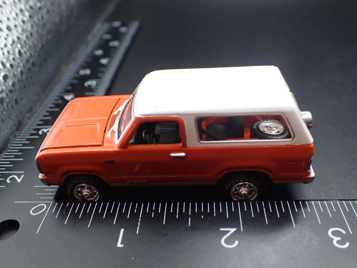 1978 78 PLYMOUTH TRAIL DUSTER SUV 4X4 1/64 SCALE COLLECTIBLE DIECAST MODEL CAR