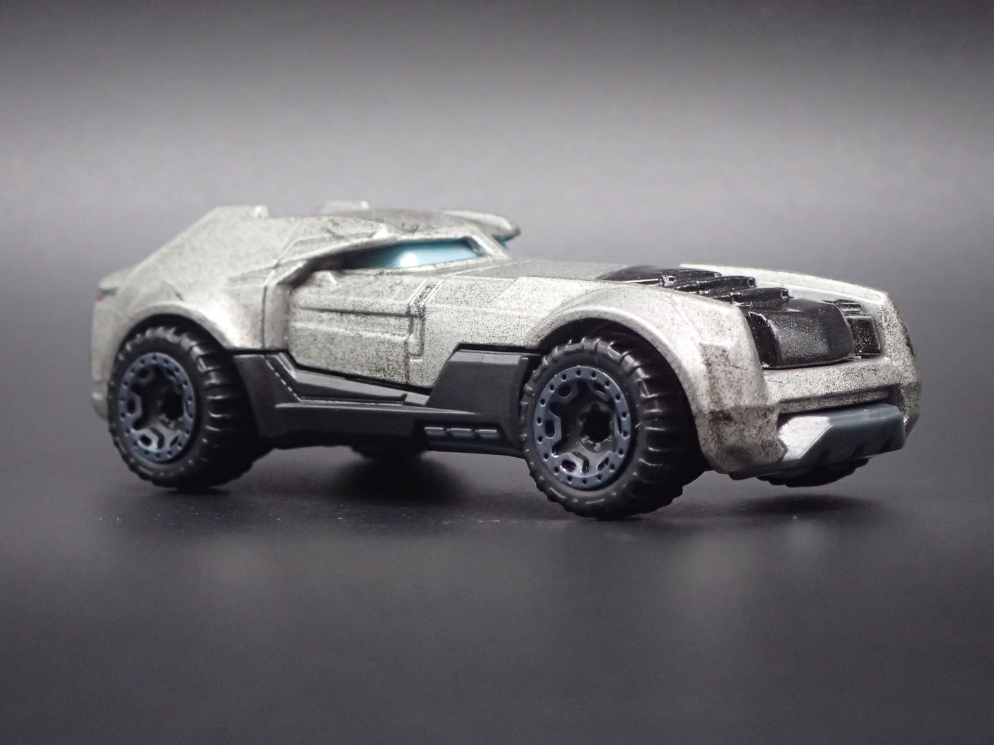 ARMORED BATMAN DC COMICS CHARACTER CARS 1:64 SCALE DIORAMA DIECAST MODEL CAR