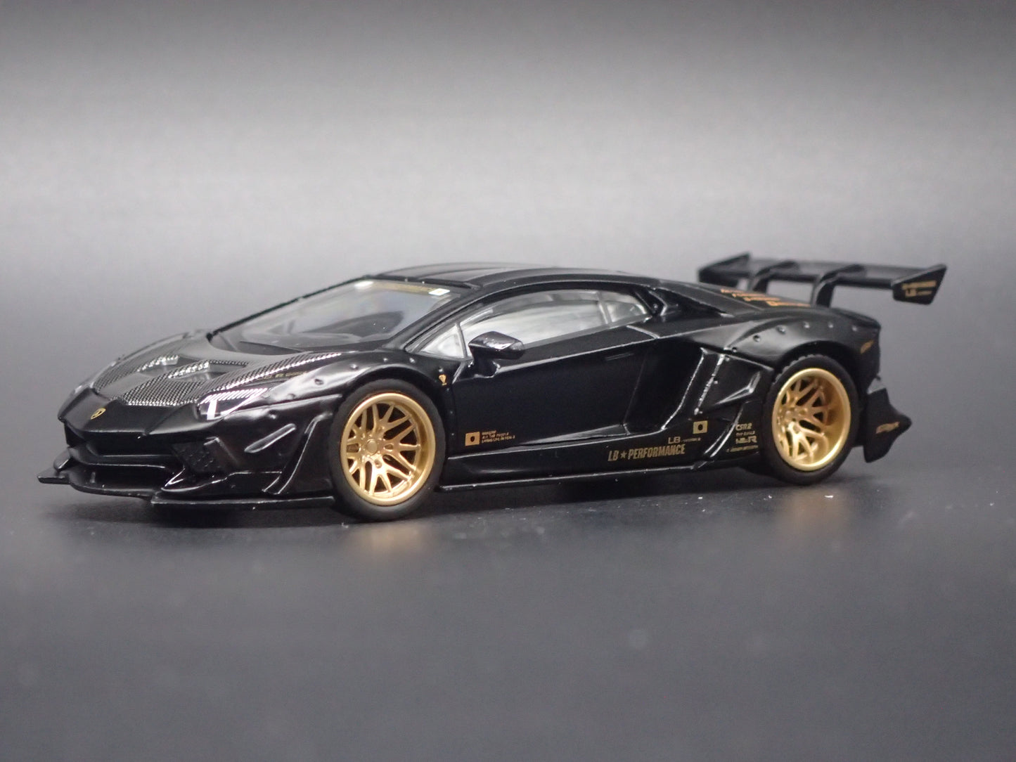 2012-2022 LAMBORGHINI AVENTADOR SUPER CAR 1:64 SCALE DIORAMA DIECAST MODEL CAR