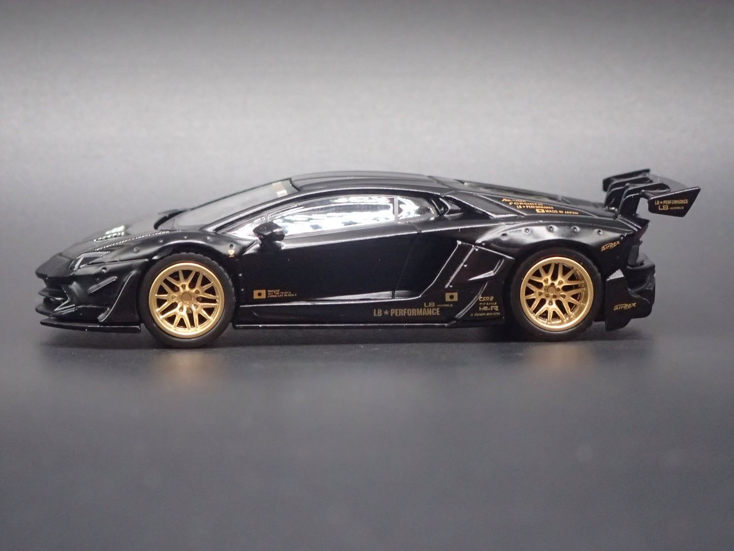 2012-2022 LAMBORGHINI AVENTADOR SUPER CAR 1:64 SCALE DIORAMA DIECAST MODEL CAR