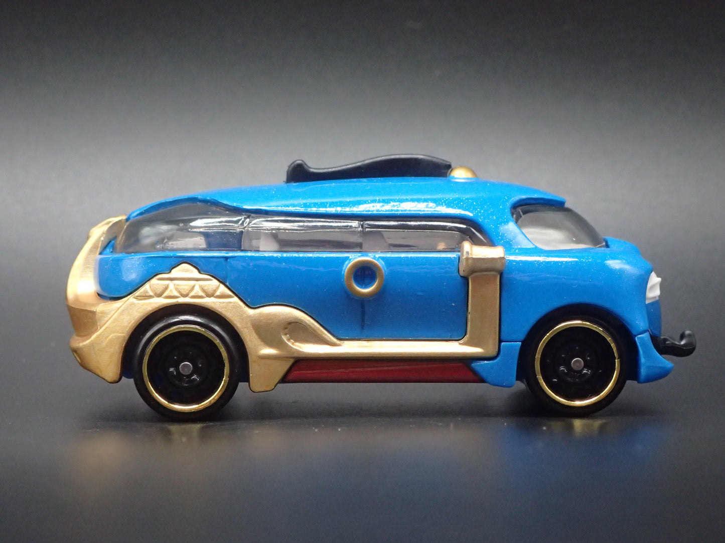 GENIE DISNEY CHARACTER CARS 1:64 SCALE DIORAMA DIECAST MODEL CAR