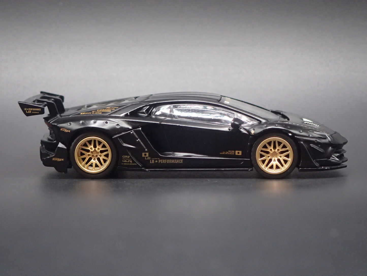 2012-2022 LAMBORGHINI AVENTADOR SUPER CAR 1:64 SCALE DIORAMA DIECAST MODEL CAR