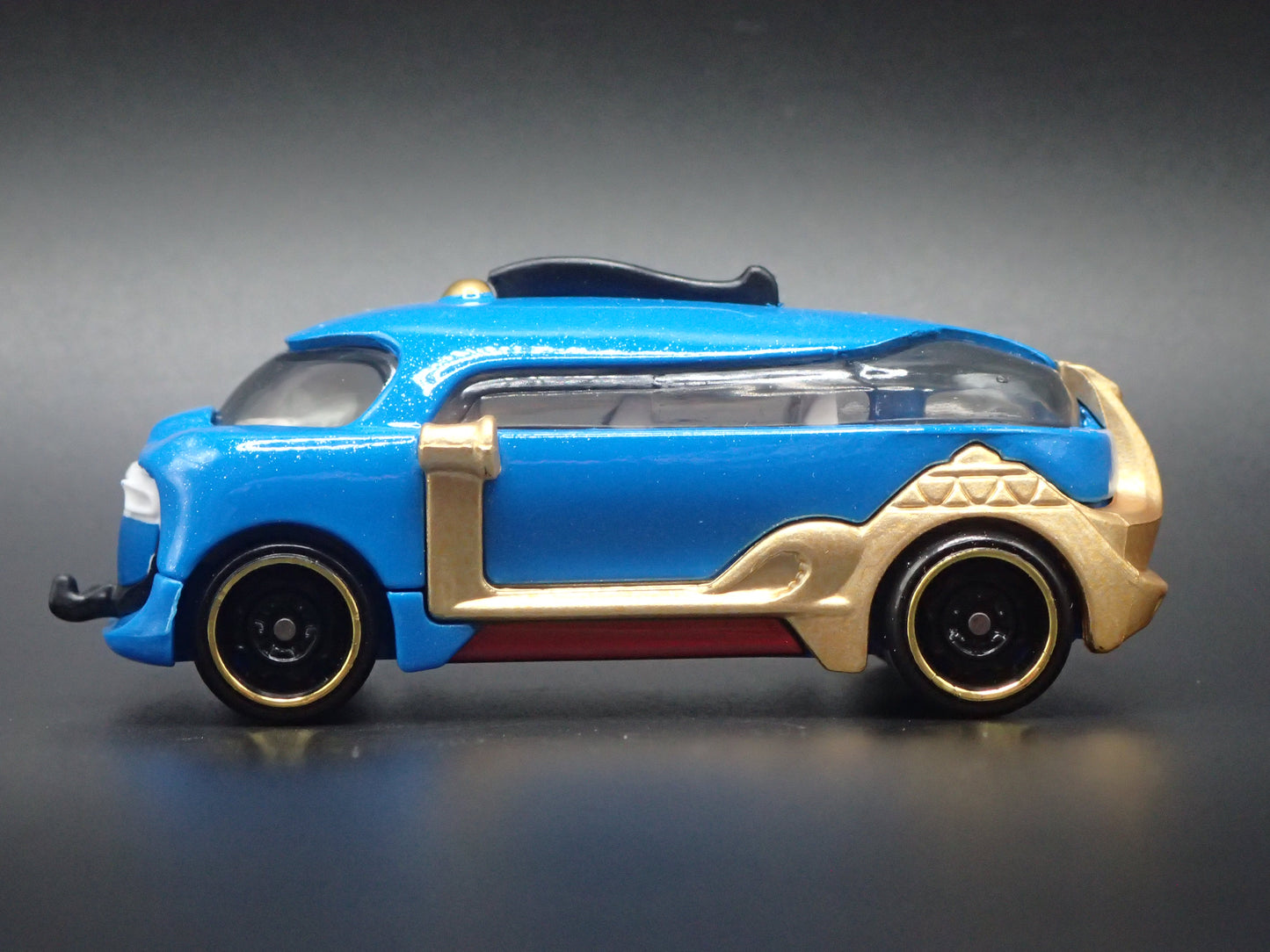 GENIE DISNEY CHARACTER CARS 1:64 SCALE DIORAMA DIECAST MODEL CAR