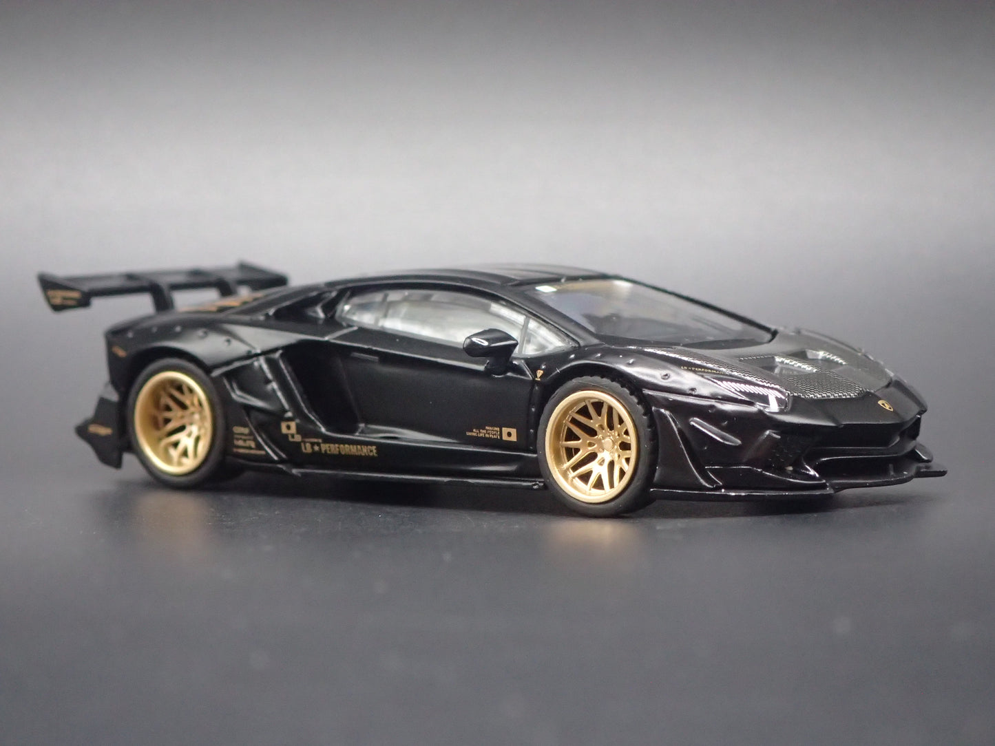 2012-2022 LAMBORGHINI AVENTADOR SUPER CAR 1:64 SCALE DIORAMA DIECAST MODEL CAR