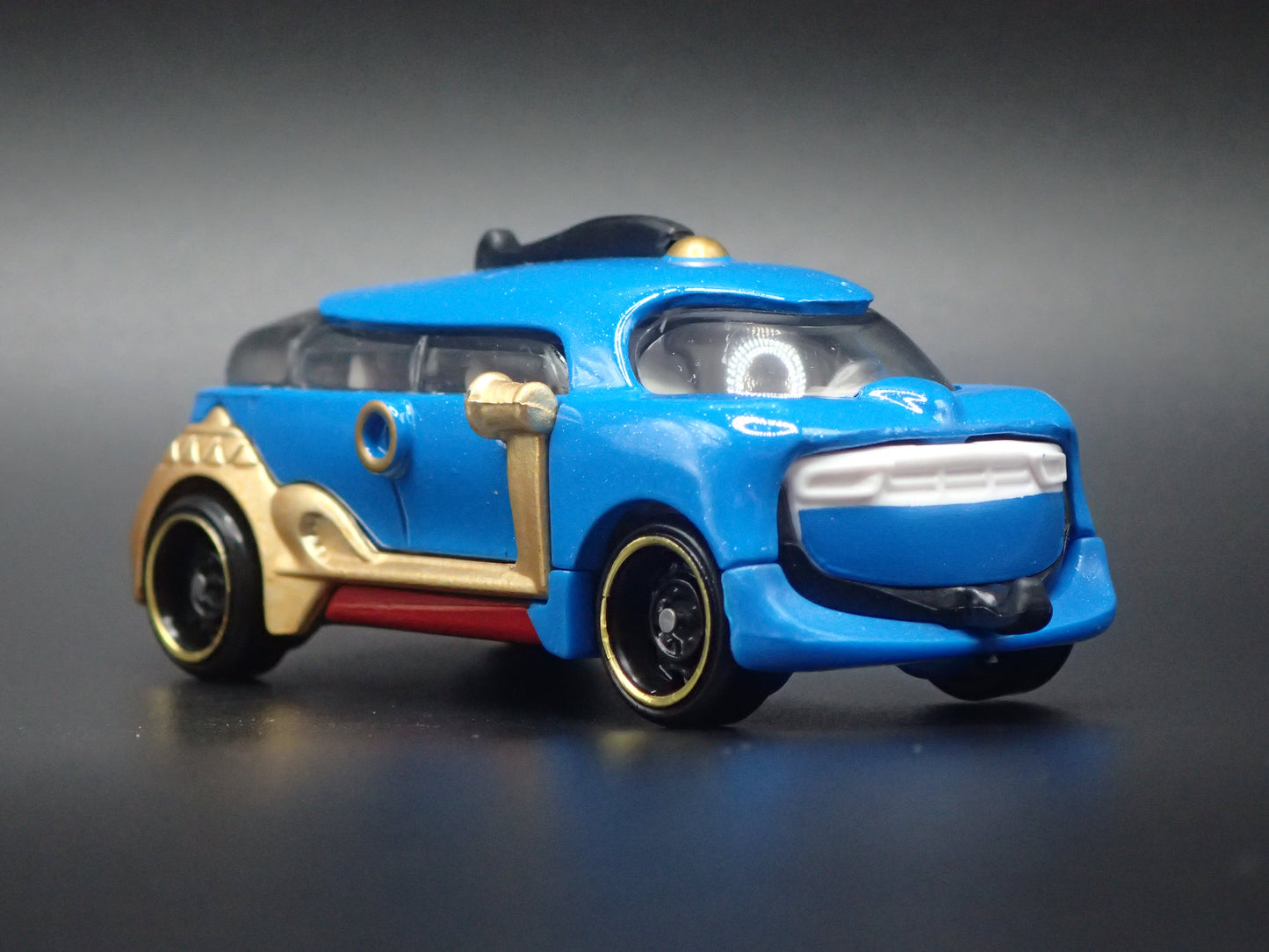GENIE DISNEY CHARACTER CARS 1:64 SCALE DIORAMA DIECAST MODEL CAR