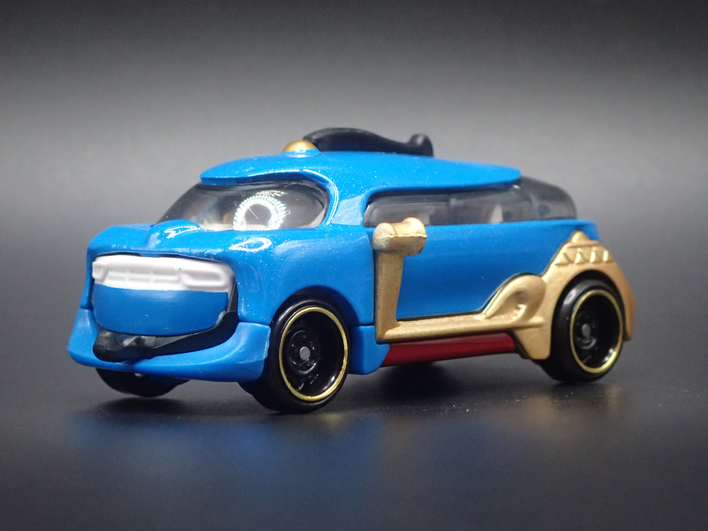 GENIE DISNEY CHARACTER CARS 1:64 SCALE DIORAMA DIECAST MODEL CAR