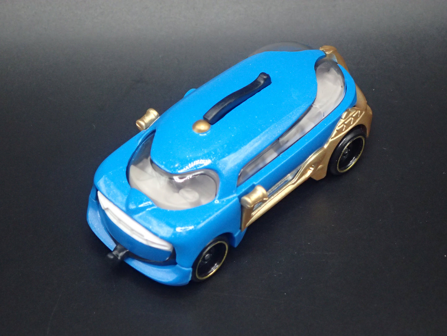 GENIE DISNEY CHARACTER CARS 1:64 SCALE DIORAMA DIECAST MODEL CAR