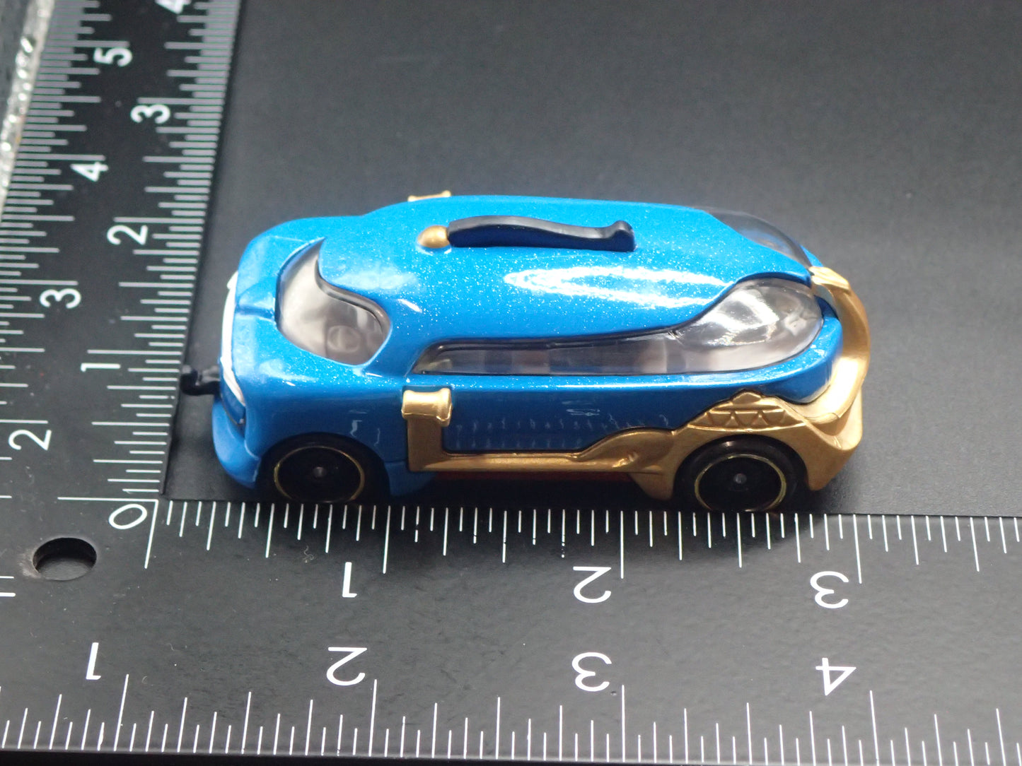GENIE DISNEY CHARACTER CARS 1:64 SCALE DIORAMA DIECAST MODEL CAR