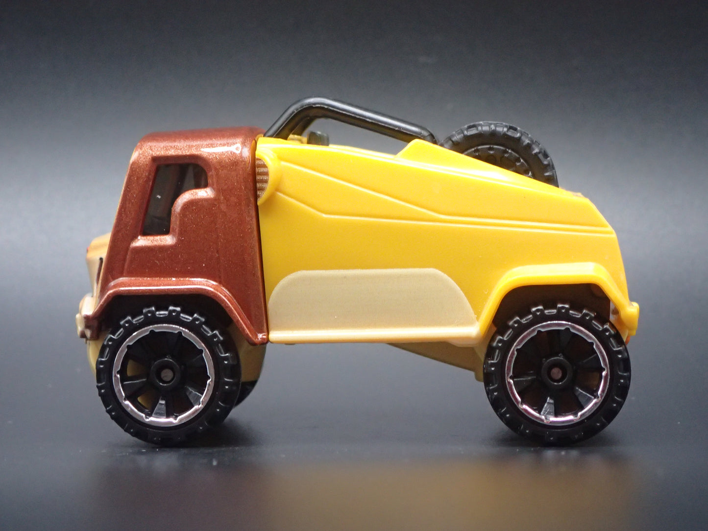 SIMBA DISNEY CHARACTER CARS 1:64 SCALE DIORAMA DIECAST MODEL CAR