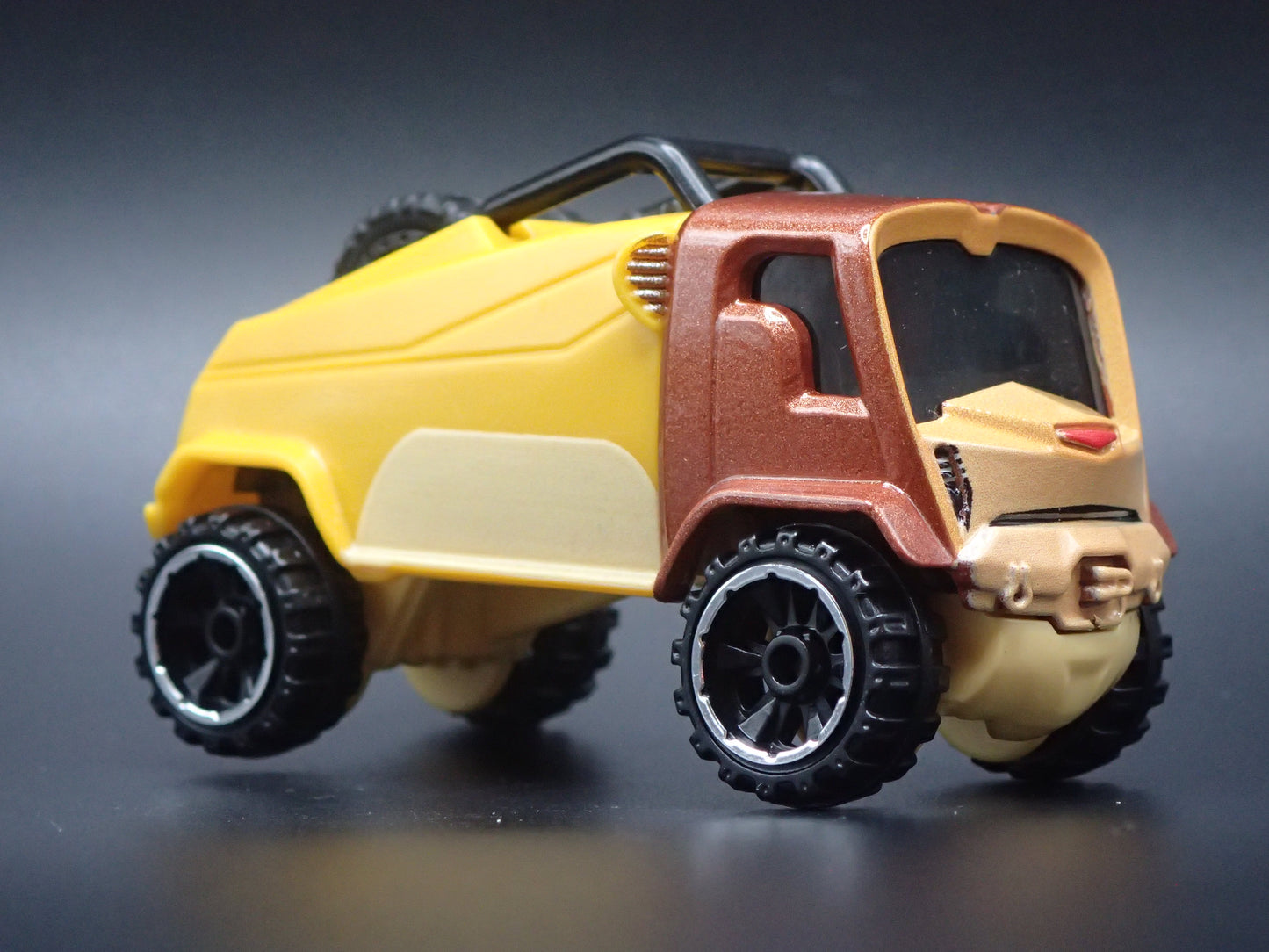 SIMBA DISNEY CHARACTER CARS 1:64 SCALE DIORAMA DIECAST MODEL CAR