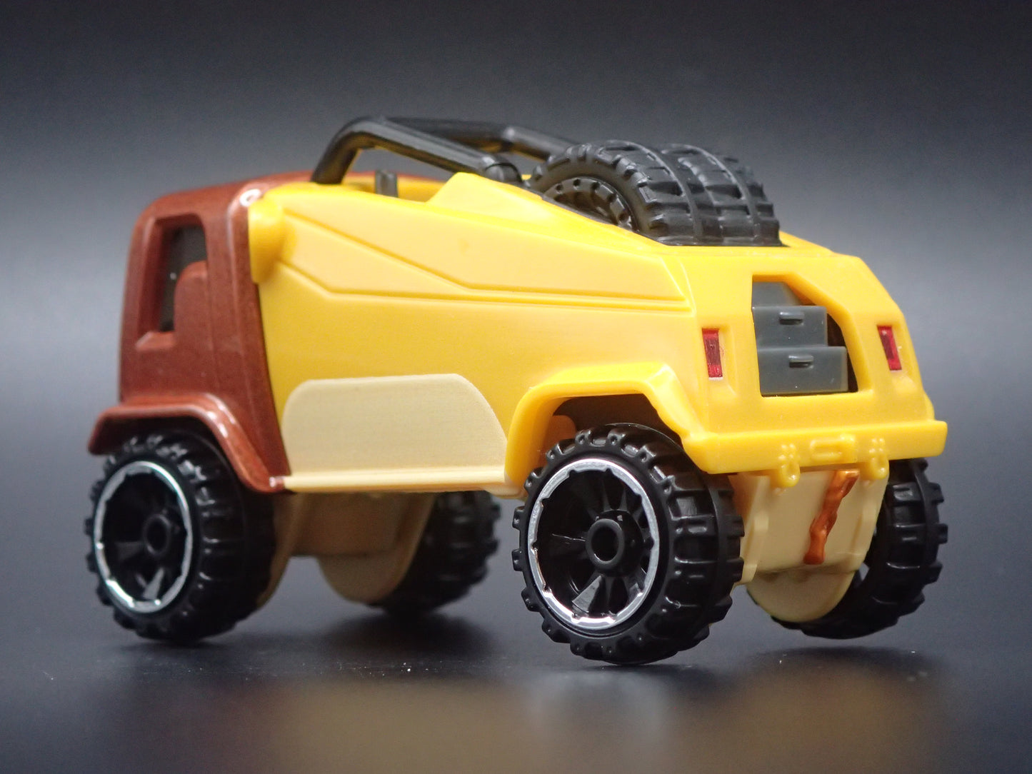 SIMBA DISNEY CHARACTER CARS 1:64 SCALE DIORAMA DIECAST MODEL CAR