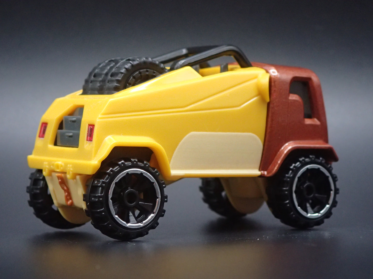 SIMBA DISNEY CHARACTER CARS 1:64 SCALE DIORAMA DIECAST MODEL CAR