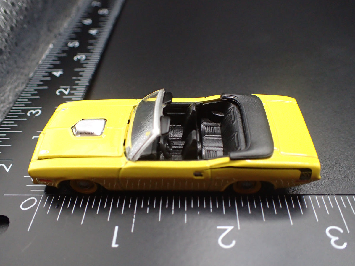 1971 PLYMOUTH CUDA HEMI CONVERTIBLE YELLOW 1/64 SCALE COLLECTIBLE DIECAST MODEL CAR