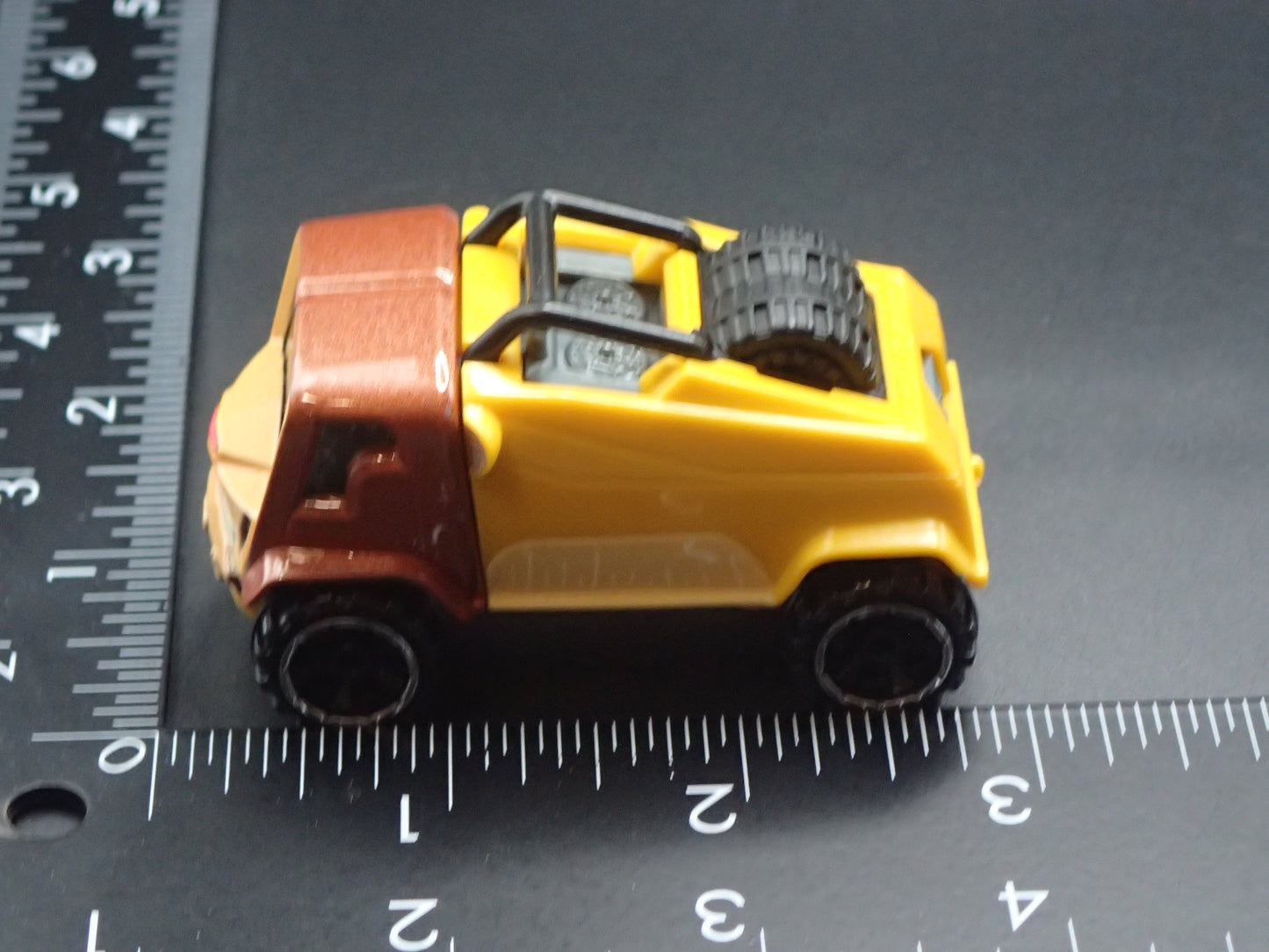 SIMBA DISNEY CHARACTER CARS 1:64 SCALE DIORAMA DIECAST MODEL CAR