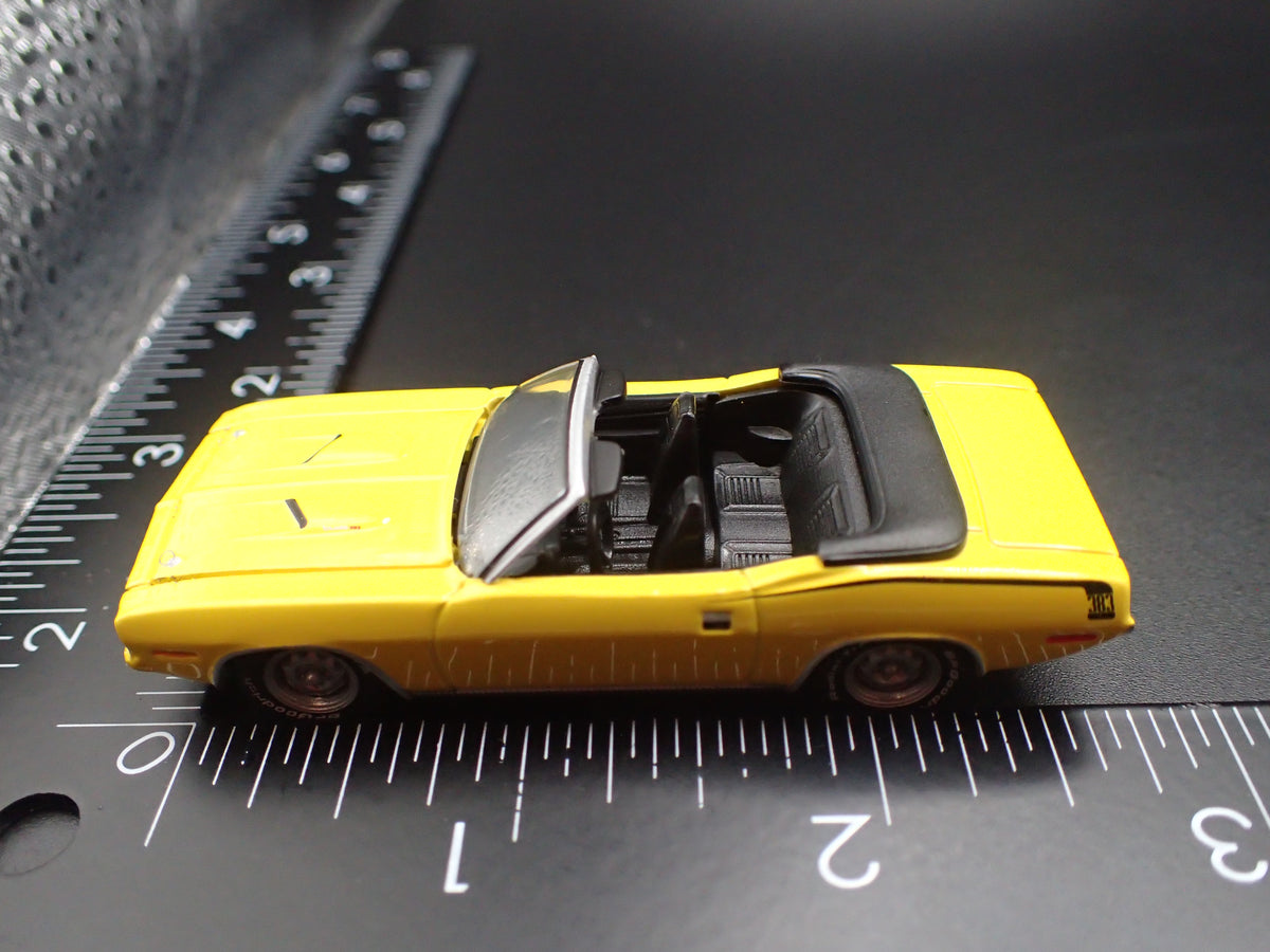 1971 PLYMOUTH CUDA 383 CONVERTIBLE YELLOW 1/64 SCALE COLLECTIBLE DIECAST MODEL CAR