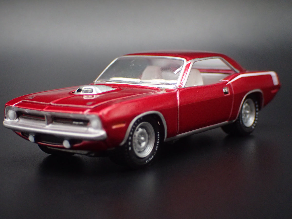 1970 70 PLYMOUTH HEMI CUDA RED 1:64 SCALE COLLECTIBLE DIORAMA DIECAST MODEL CAR