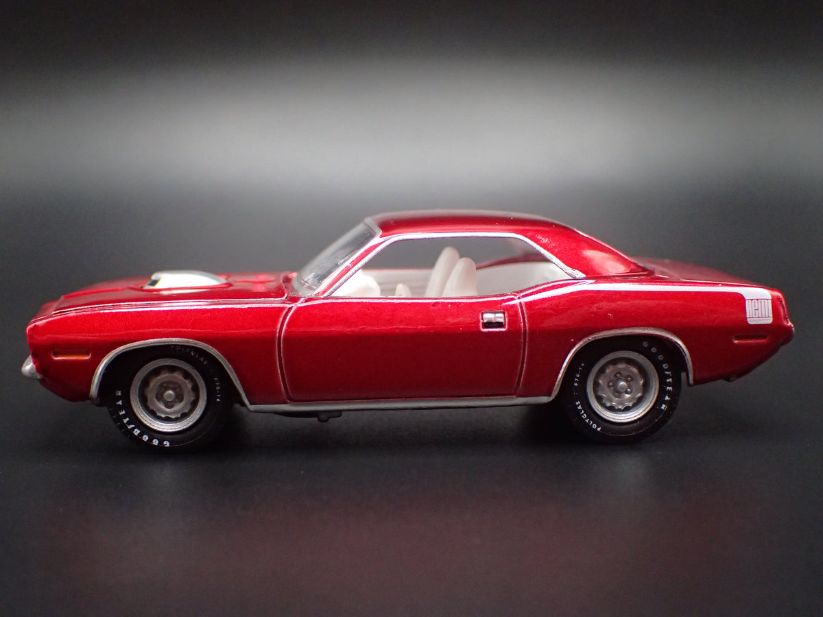1970 70 PLYMOUTH HEMI CUDA RED 1:64 SCALE COLLECTIBLE DIORAMA DIECAST MODEL CAR