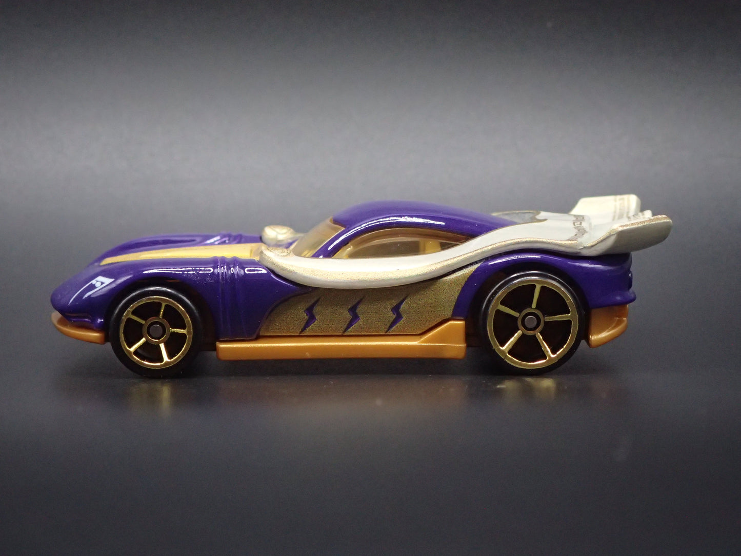 DARLA SHAZAM DC COMICS CHARACTER CARS 1:64 SCALE DIORAMA DIECAST MODEL CAR
