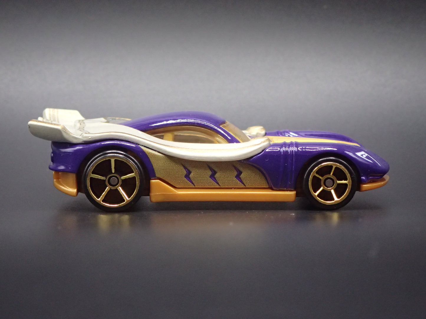 DARLA SHAZAM DC COMICS CHARACTER CARS 1:64 SCALE DIORAMA DIECAST MODEL CAR