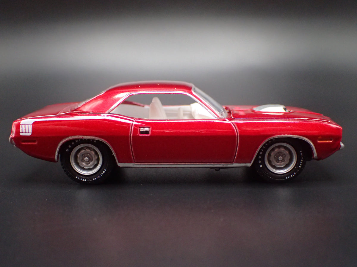 1970 70 PLYMOUTH HEMI CUDA RED 1:64 SCALE COLLECTIBLE DIORAMA DIECAST MODEL CAR