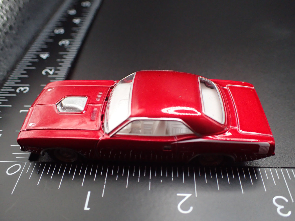 1970 70 PLYMOUTH HEMI CUDA RED 1:64 SCALE COLLECTIBLE DIORAMA DIECAST MODEL CAR