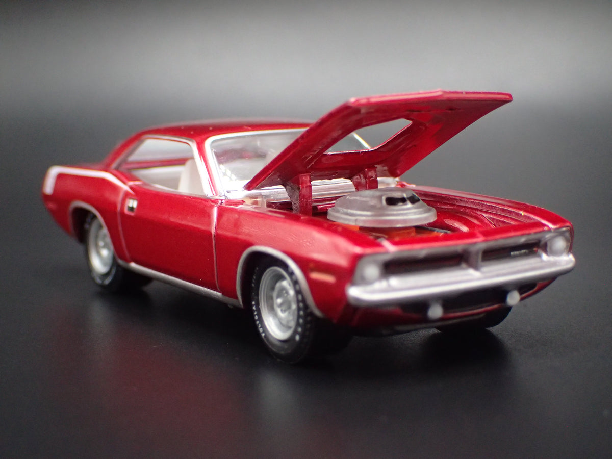 1970 70 PLYMOUTH HEMI CUDA RED 1:64 SCALE COLLECTIBLE DIORAMA DIECAST MODEL CAR