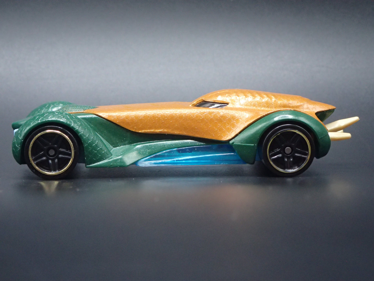 AQUAMAN DC COMICS CHARACTER CARS 1:64 SCALE DIORAMA DIECAST MODEL CAR