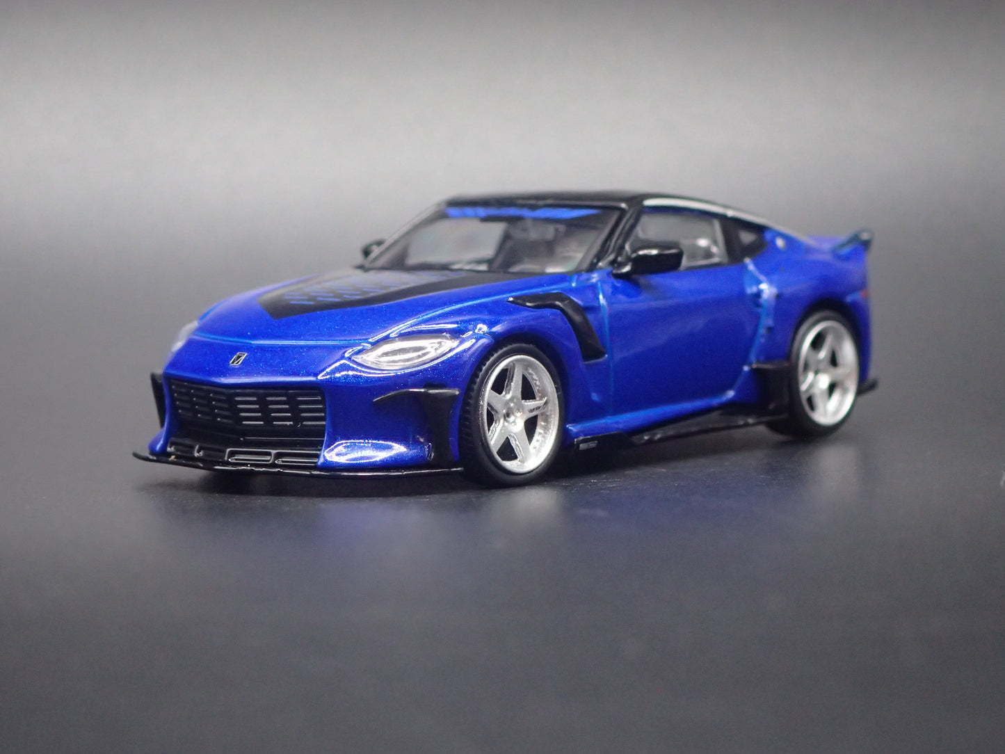 2023-2026 NISSAN Z VEILSIDE FFZ400 BLUE 1:64 SCALE DIORAMA DIECAST MODEL CAR