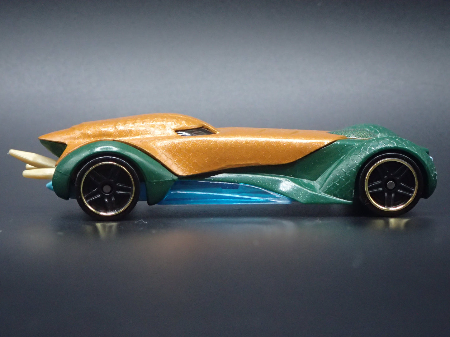 AQUAMAN DC COMICS CHARACTER CARS 1:64 SCALE DIORAMA DIECAST MODEL CAR