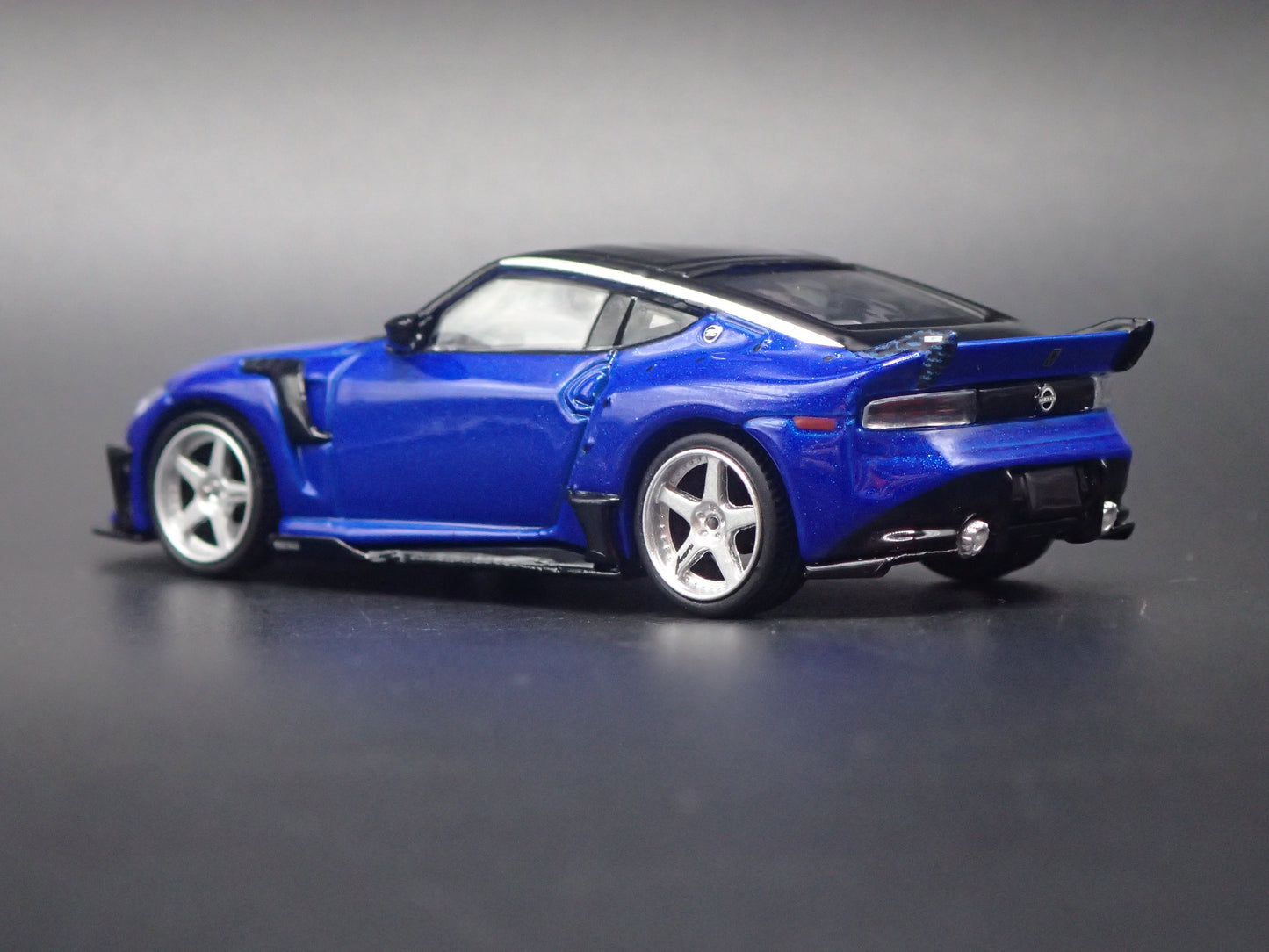 2023-2026 NISSAN Z VEILSIDE FFZ400 BLUE 1:64 SCALE DIORAMA DIECAST MODEL CAR