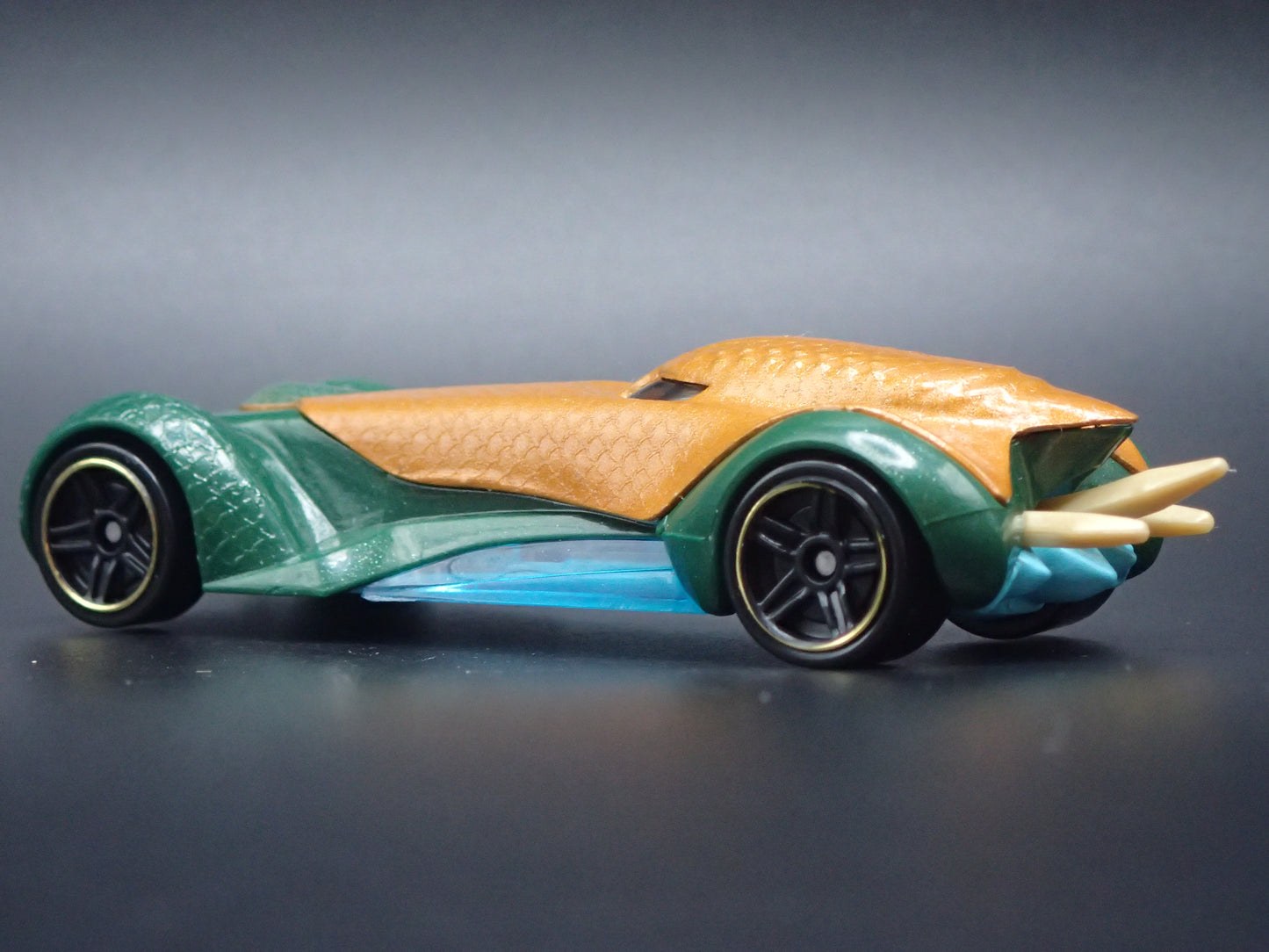 AQUAMAN DC COMICS CHARACTER CARS 1:64 SCALE DIORAMA DIECAST MODEL CAR