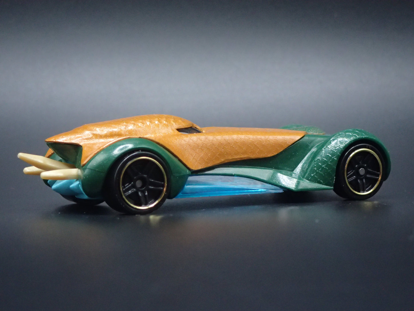 AQUAMAN DC COMICS CHARACTER CARS 1:64 SCALE DIORAMA DIECAST MODEL CAR