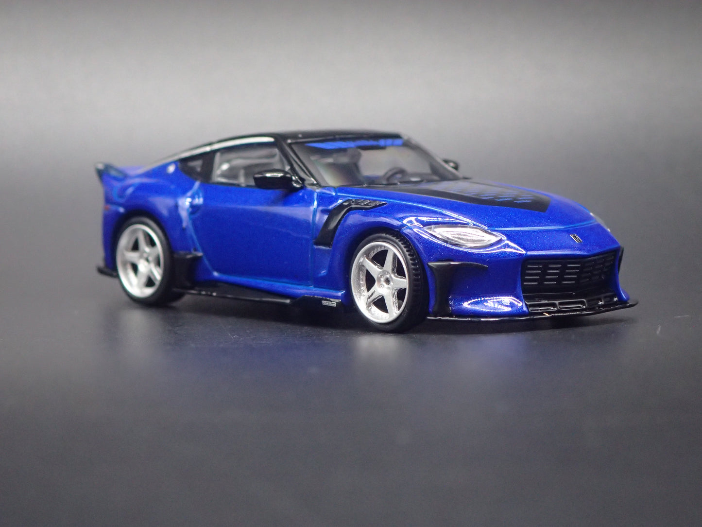 2023-2026 NISSAN Z VEILSIDE FFZ400 BLUE 1:64 SCALE DIORAMA DIECAST MODEL CAR