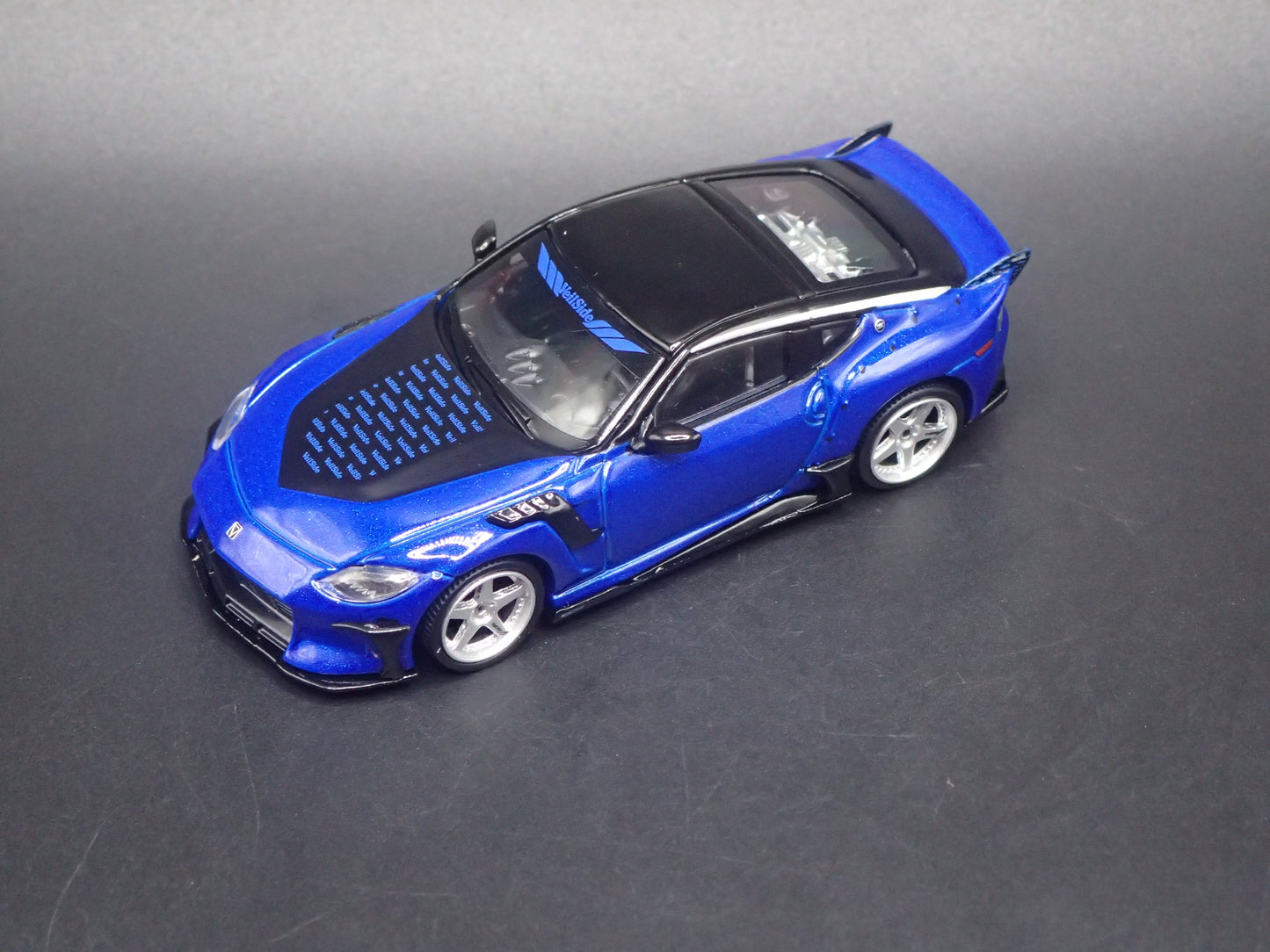 2023-2026 NISSAN Z VEILSIDE FFZ400 BLUE 1:64 SCALE DIORAMA DIECAST MODEL CAR