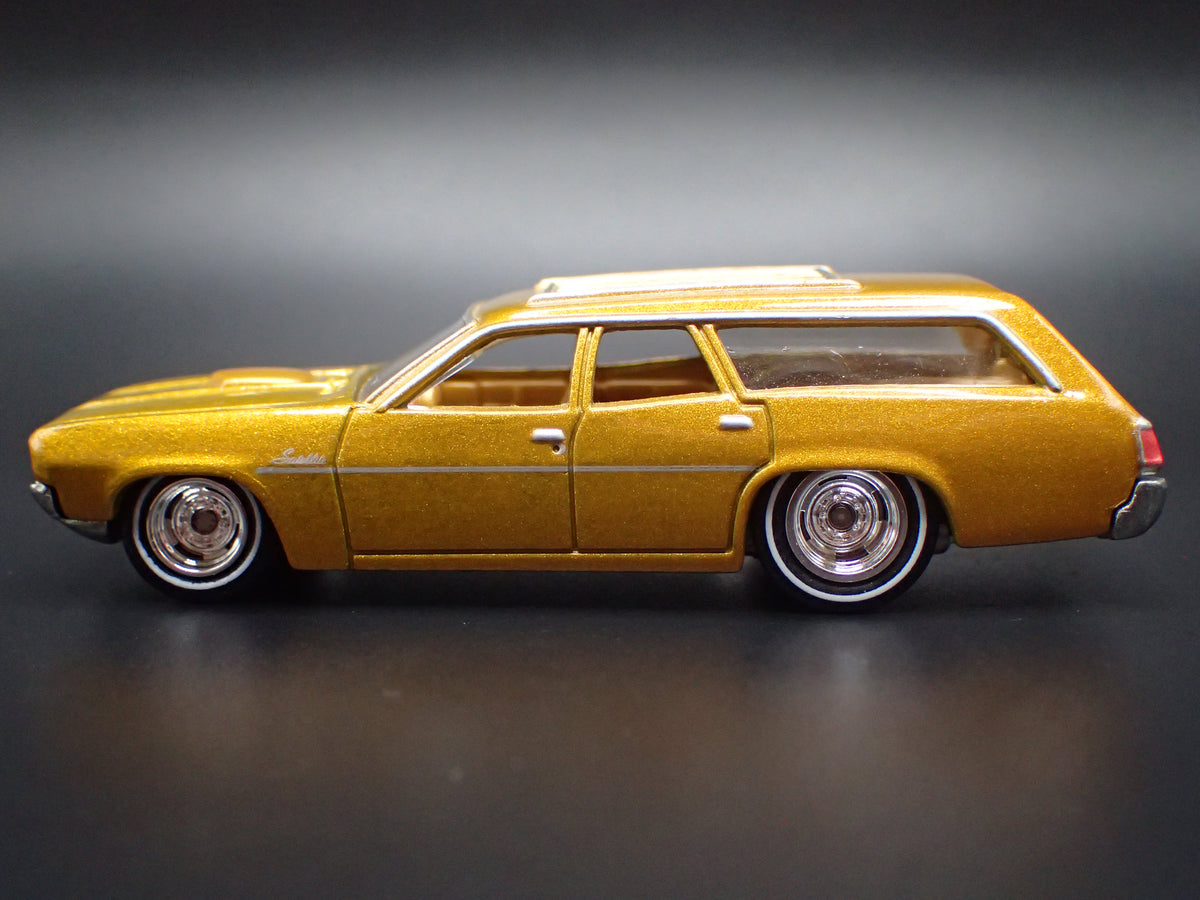 1971 71 PLYMOUTH SATELLITE STATION WAGON 1/64 SCALE DIORAMA DIECAST MODEL CAR