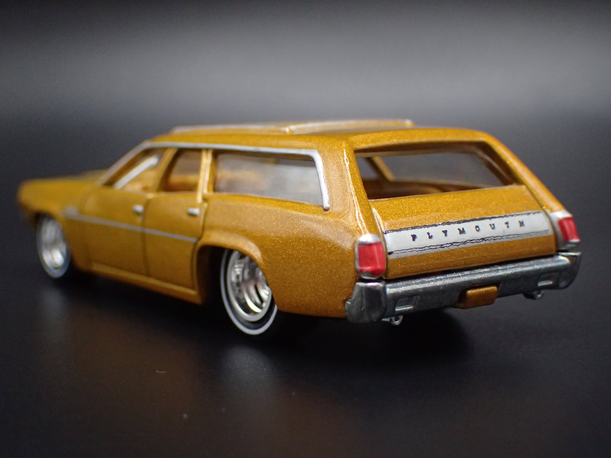 1971 71 PLYMOUTH SATELLITE STATION WAGON 1/64 SCALE DIORAMA DIECAST MODEL CAR