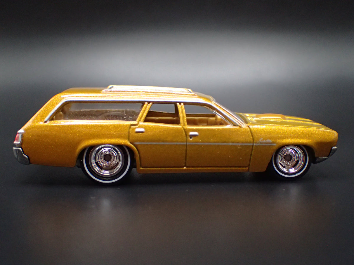 1971 71 PLYMOUTH SATELLITE STATION WAGON 1/64 SCALE DIORAMA DIECAST MODEL CAR