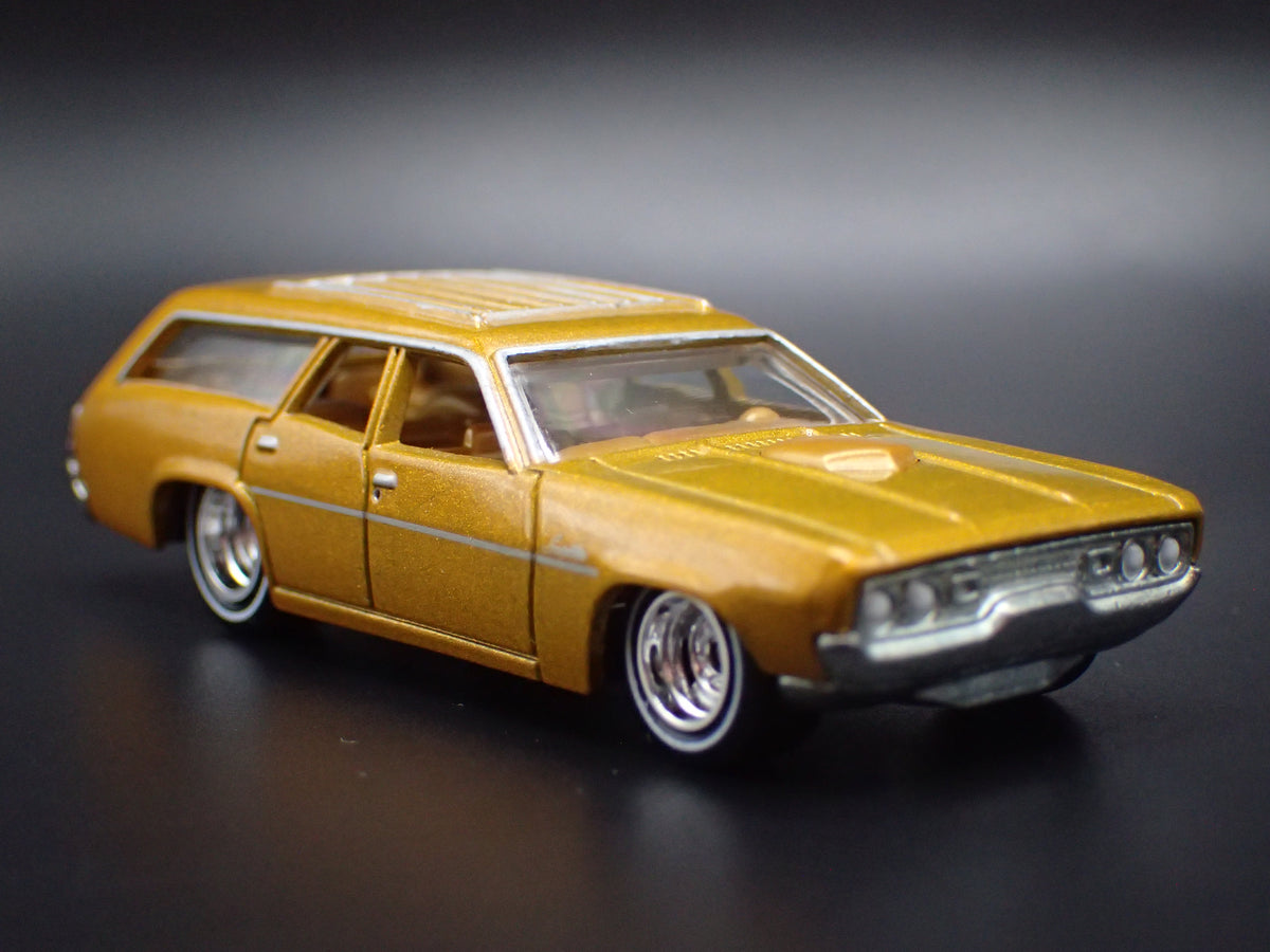 1971 71 PLYMOUTH SATELLITE STATION WAGON 1/64 SCALE DIORAMA DIECAST MODEL CAR
