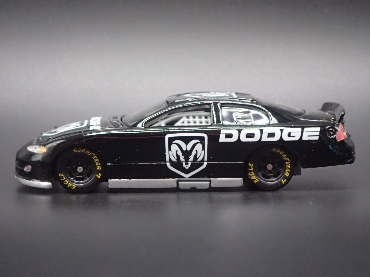 2001 01 DODGE INTREPID NASCAR BLACK 1:64 SCALE DIECAST MODEL CAR