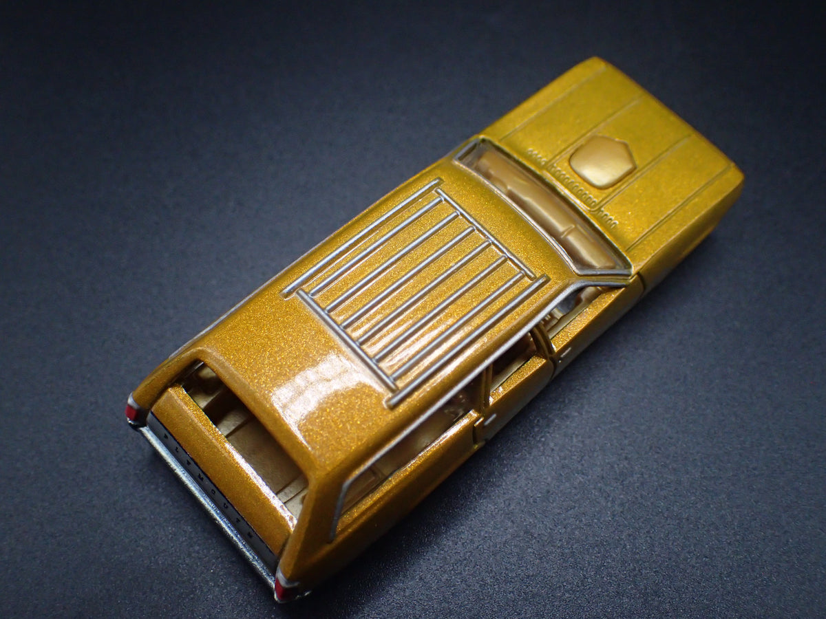 1971 71 PLYMOUTH SATELLITE STATION WAGON 1/64 SCALE DIORAMA DIECAST MODEL CAR