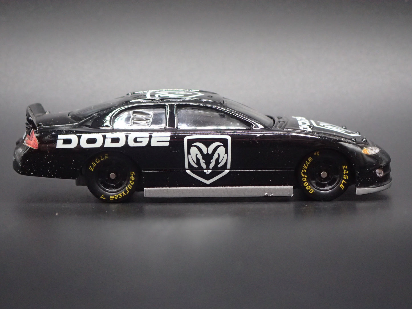 2001 01 DODGE INTREPID NASCAR BLACK 1:64 SCALE DIECAST MODEL CAR