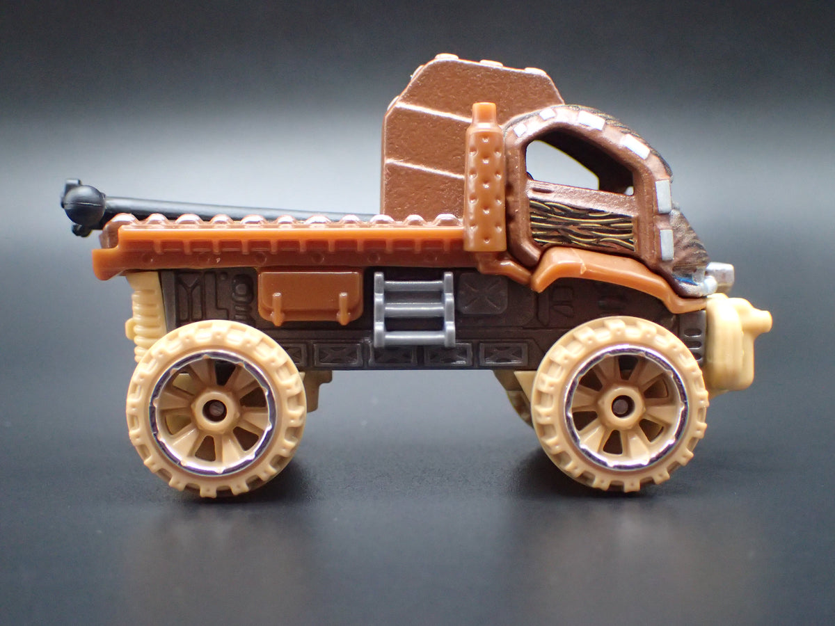 CHEWBACCA STAR WARS 1/64 SCALE COLLECTIBLE DIORAMA DIECAST MODEL CAR