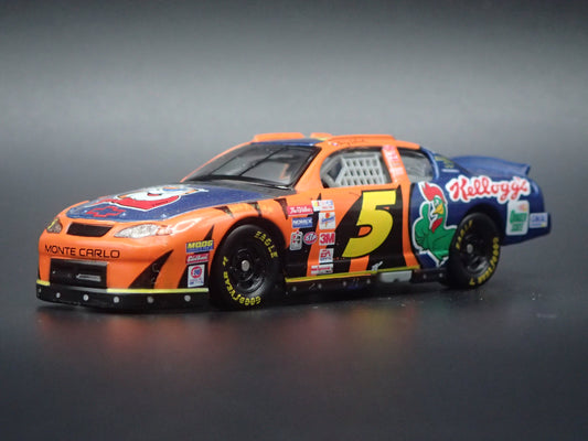 2001 01 CHEVROLET MONTE CARLO 5 TERRY LABONTE NASCAR 1:64 SCALE DIECAST MODEL CAR