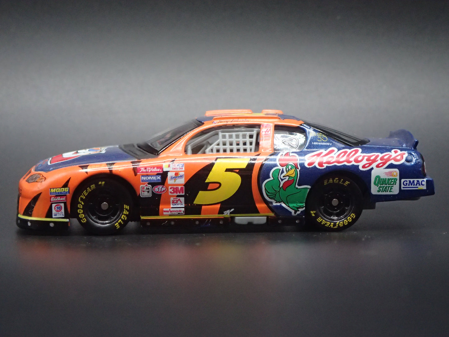 2001 01 CHEVROLET MONTE CARLO 5 TERRY LABONTE NASCAR 1:64 SCALE DIECAST MODEL CAR