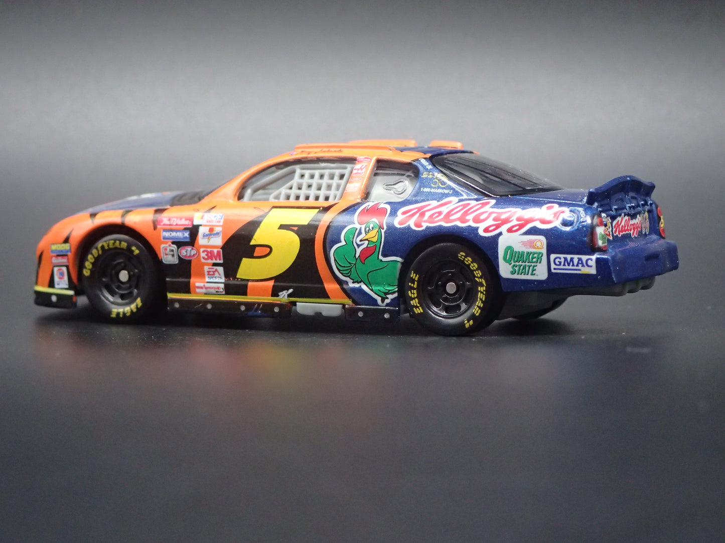 2001 01 CHEVROLET MONTE CARLO 5 TERRY LABONTE NASCAR 1:64 SCALE DIECAST MODEL CAR