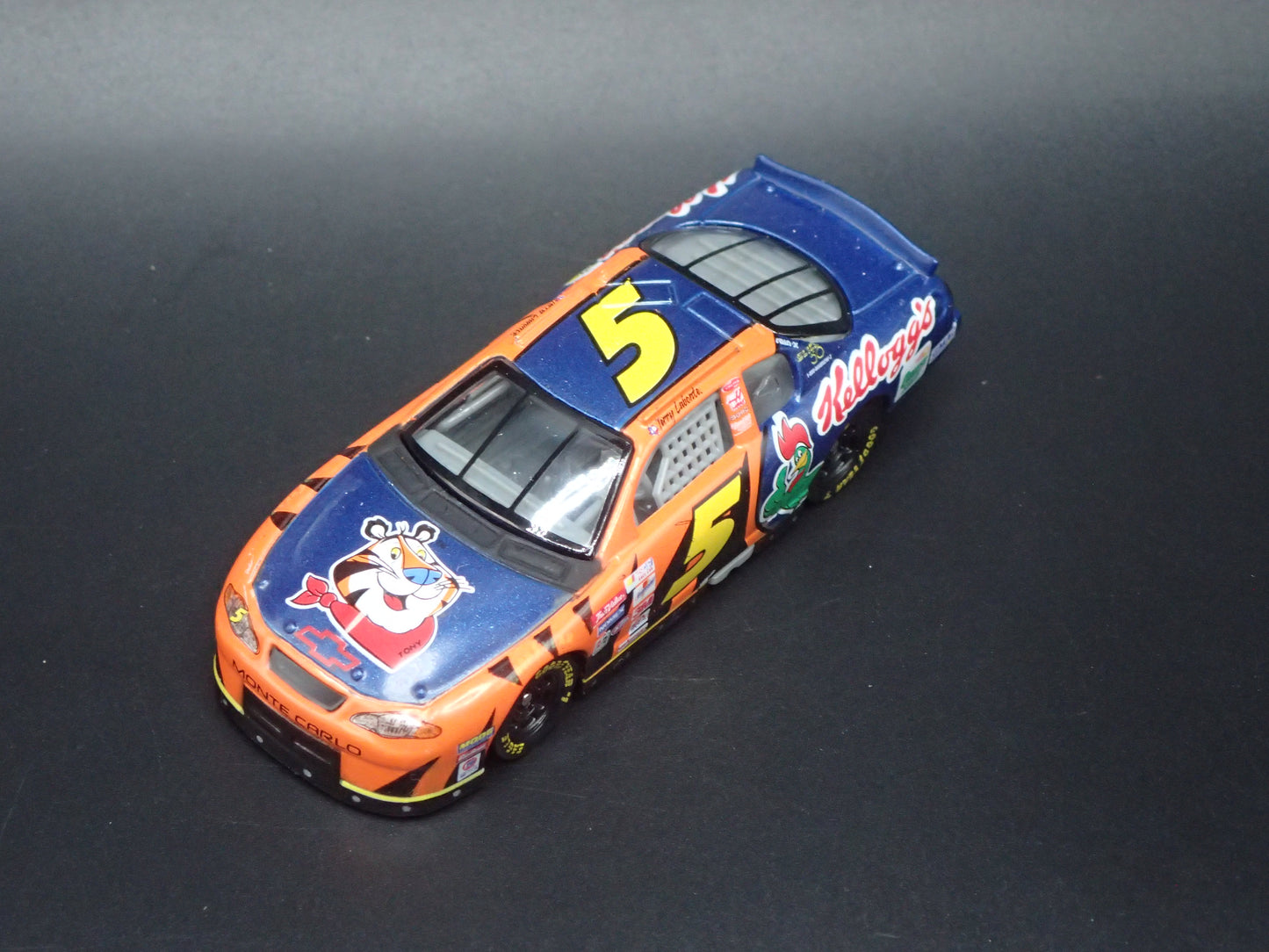 2001 01 CHEVROLET MONTE CARLO 5 TERRY LABONTE NASCAR 1:64 SCALE DIECAST MODEL CAR