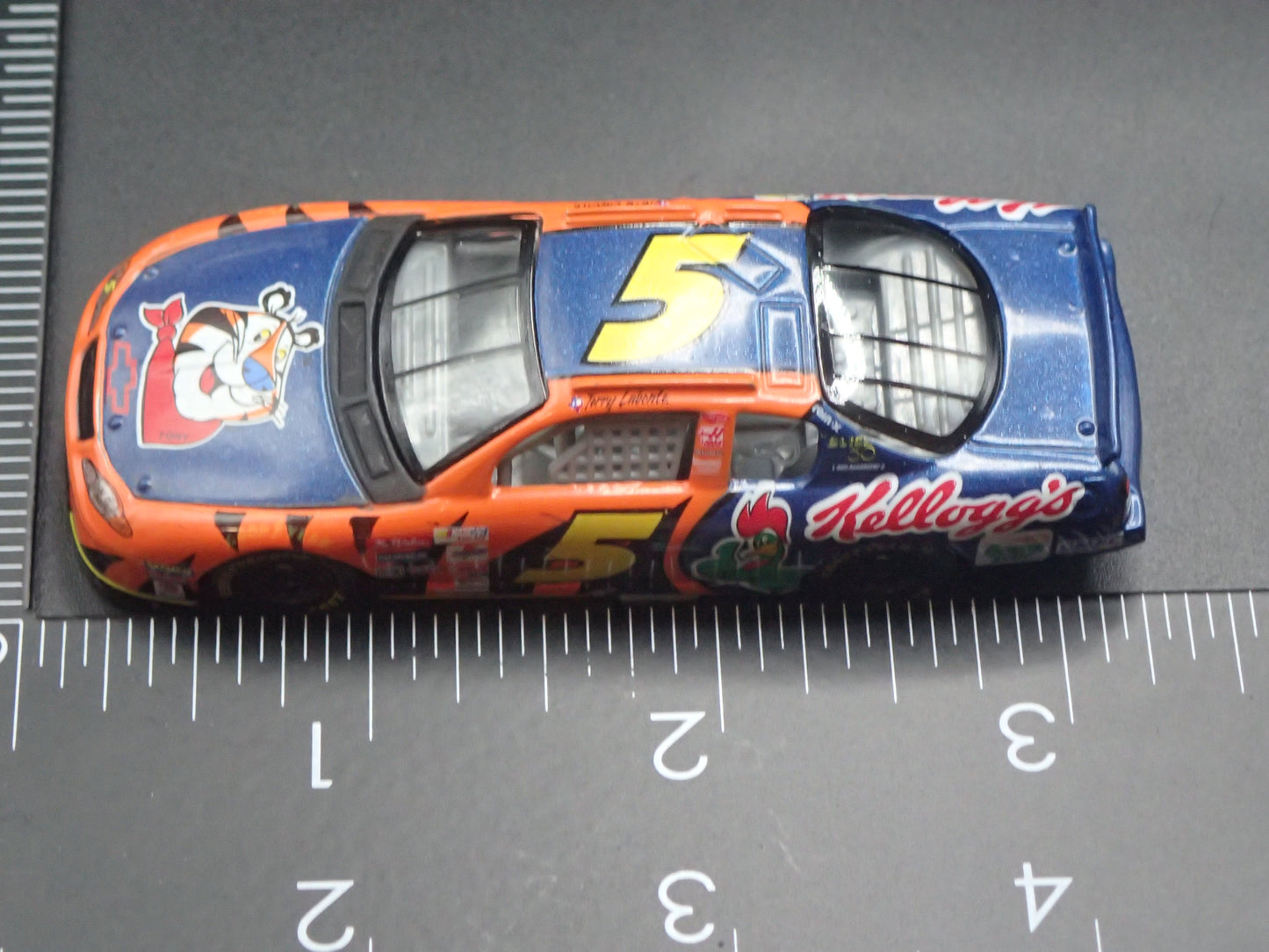 2001 01 CHEVROLET MONTE CARLO 5 TERRY LABONTE NASCAR 1:64 SCALE DIECAST MODEL CAR