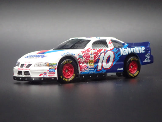 2001 PONTIAC GRAND PRIX 10 JOHNNY BENSON NASCAR 1:64 SCALE DIECAST MODEL CAR