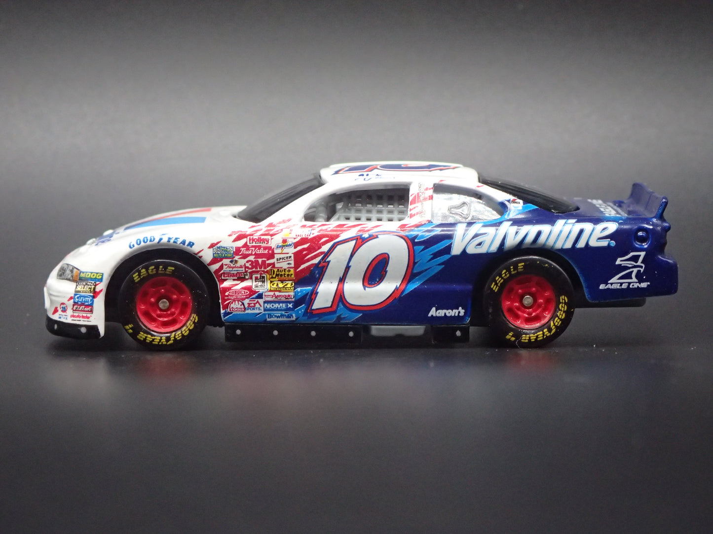 2001 PONTIAC GRAND PRIX 10 JOHNNY BENSON NASCAR 1:64 SCALE DIECAST MODEL CAR