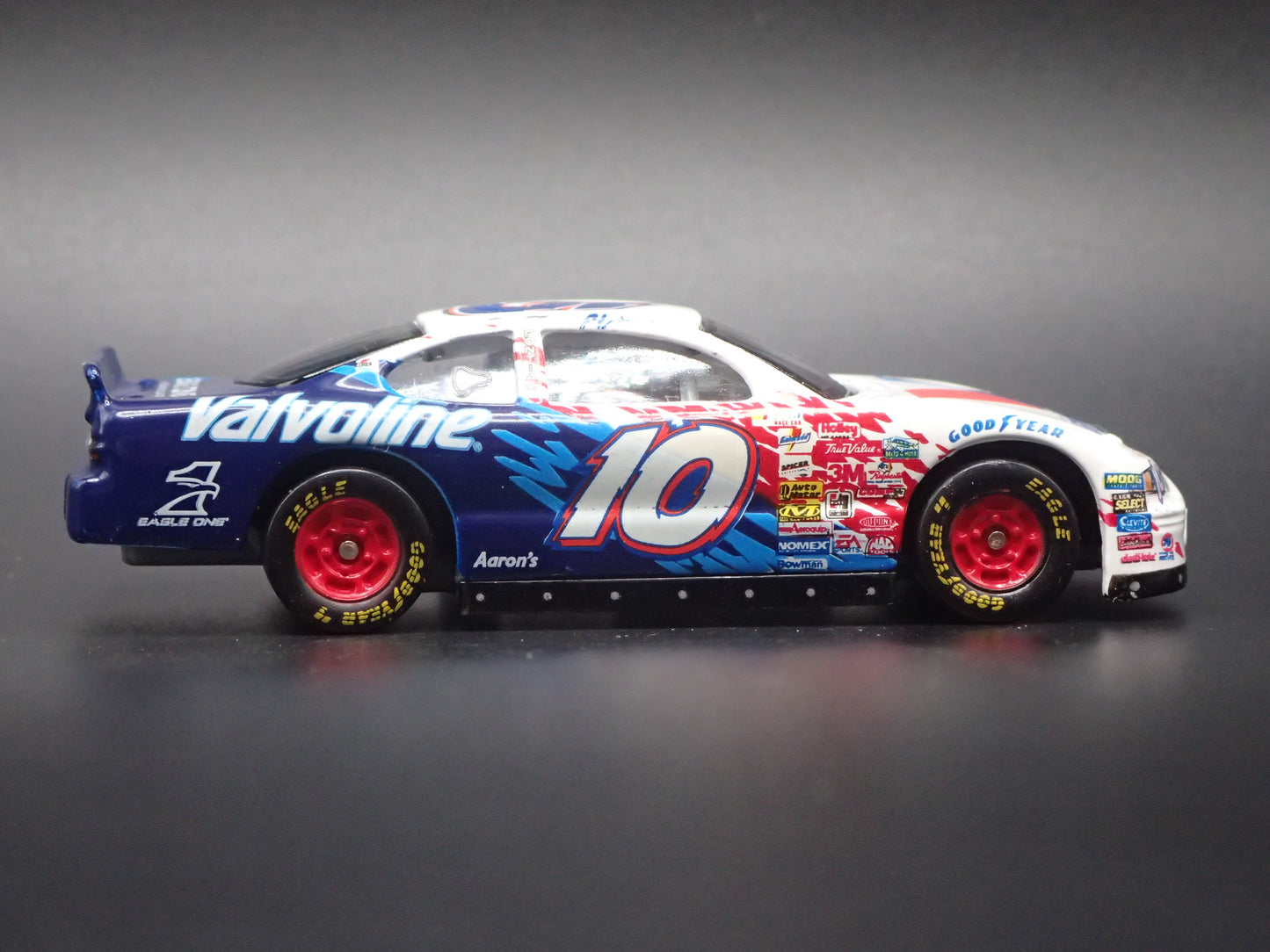 2001 PONTIAC GRAND PRIX 10 JOHNNY BENSON NASCAR 1:64 SCALE DIECAST MODEL CAR